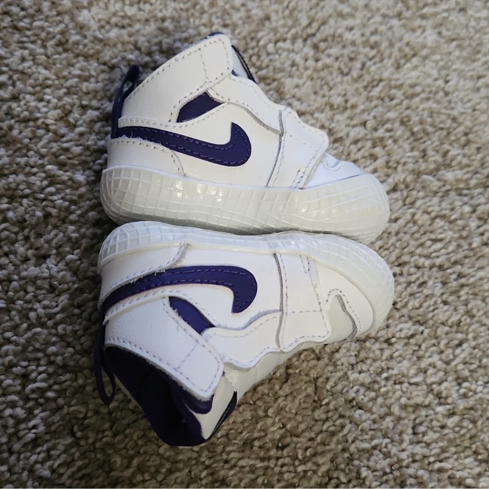 1c white/court purple Jordan 1